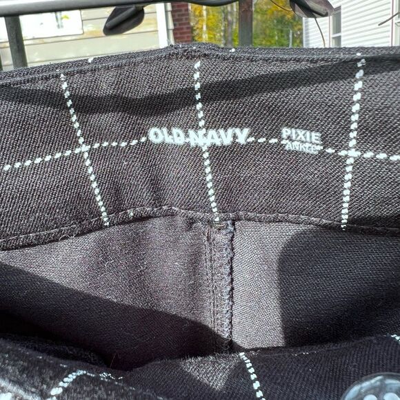 Old Navy Casual Pants - Picture 3 of 4